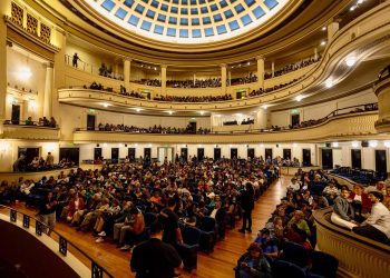 Teatro Municipal de Viña del Mar y Centro Cultural de San Antonio recibirán recursos para fortalecer gestión cultural