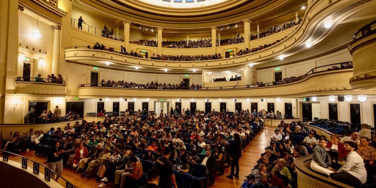 Teatro Municipal de Viña del Mar y Centro Cultural de San Antonio recibirán recursos para fortalecer gestión cultural