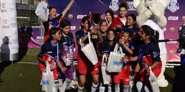 Colegio Los Reyes se impone en etapa regional de “Futbolito Ideal 2024” y avanza a la final nacional