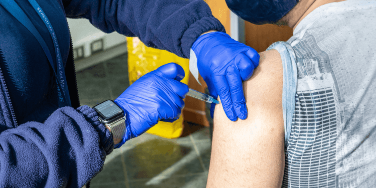 Alertan sobre bajo interés de vacunación en población de riesgo