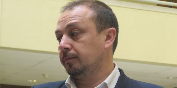 Diputado Cuello acusa a Cámara de Comercio de intentar burlar la ley de 40 horas