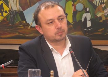 Diputado Cuello asume presidencia de la Comisión de Trabajo apuntando a las AFPs: “quieren seguir metiendo la mano al bolsillo a los chilenos”.