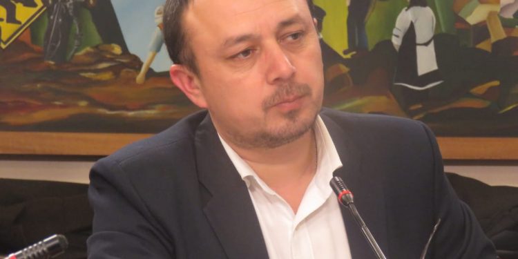 Diputado Cuello asume presidencia de la Comisión de Trabajo apuntando a las AFPs: “quieren seguir metiendo la mano al bolsillo a los chilenos”.