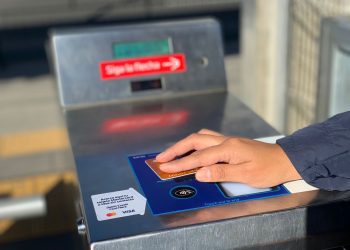 EFE Valparaíso es el primer servicio de transporte público del país en implementar acceso con tarjetas de débito, crédito, prepago y billeteras electrónicas.