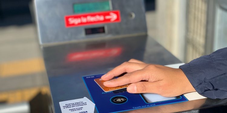 EFE Valparaíso es el primer servicio de transporte público del país en implementar acceso con tarjetas de débito, crédito, prepago y billeteras electrónicas.