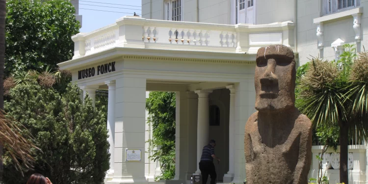 Entretenido taller familiar de pintura de escarabajos en Museo Fonck