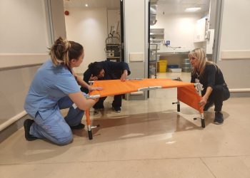 Hospital Dr. Gustavo Fricke potencia su seguridad con la adquisición de camillas de rescate para emergencias