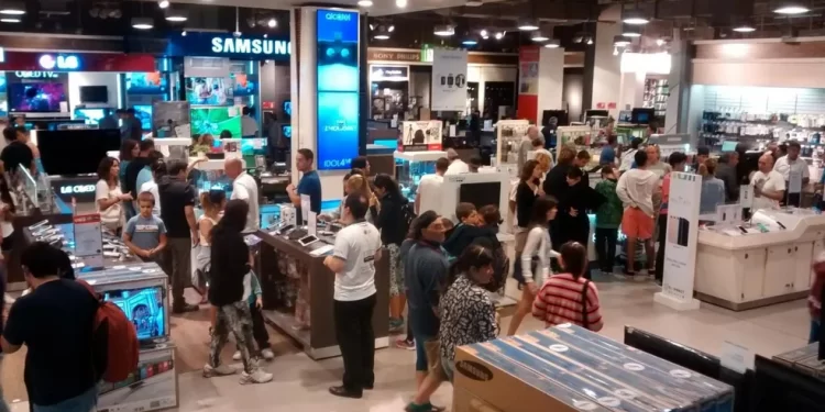 Argentinos regresan a comprar a Chile: Más de 10 mil personas cruzaron la cordillera en un día