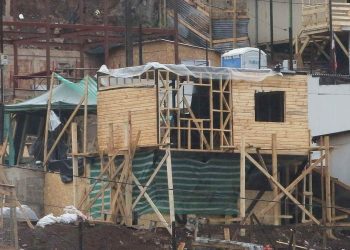 Más de 1.200 viviendas de emergencia han sido rechazadas por damnificados del megaincendio en Valparaíso