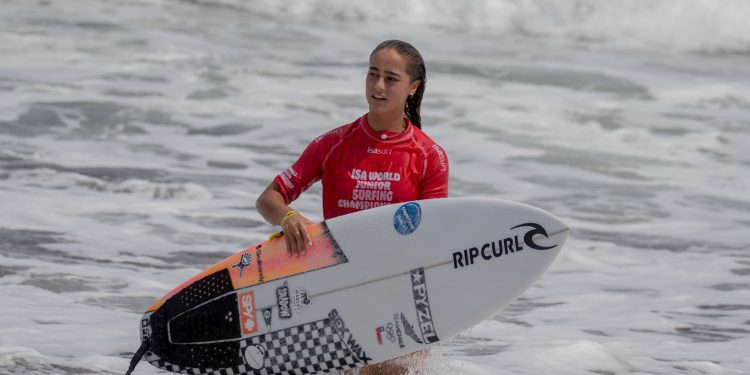 Surfista Rafaella Montesi queda 25 del mundo mostrando un gran nivel
