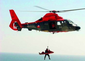Rescatista de la Armada cae desde un helicóptero durante entrenamiento en Viña del Mar