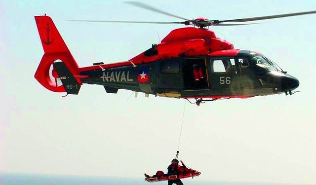 Rescatista de la Armada cae desde un helicóptero durante entrenamiento en Viña del Mar