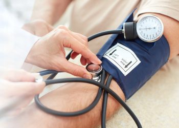 ¡Cuidado, hipertensos! Estos medicamentos y suplementos pueden afectar aún más tu presión