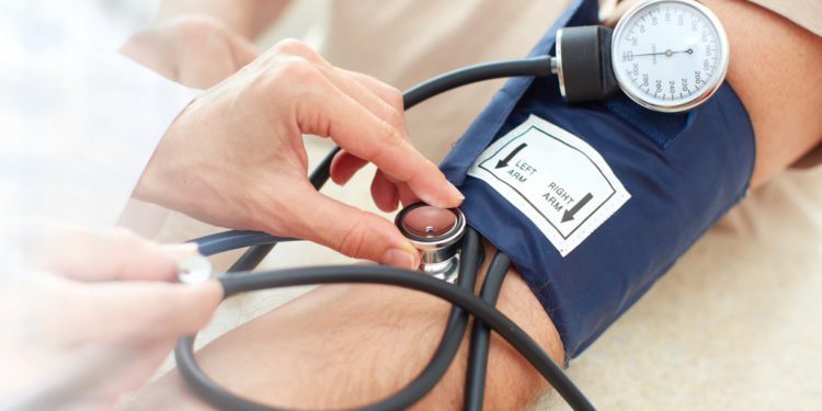 ¡Cuidado, hipertensos! Estos medicamentos y suplementos pueden afectar aún más tu presión