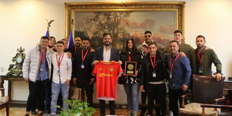 Histórica visita del Club Unión Glorias Navales al Congreso junto al diputado De Rementería