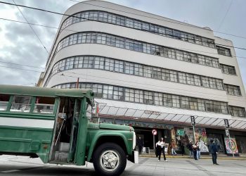 Recorridos guiados en micros antiguas por Valparaíso marcaron segunda jornada del Día de los Patrimonios
