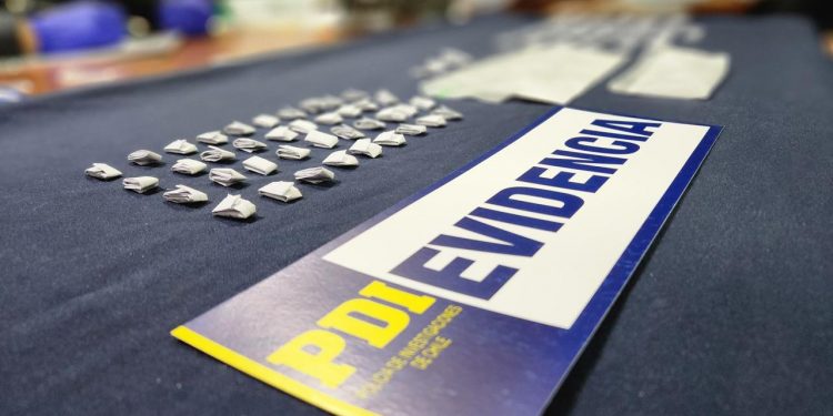 Los Andes: PDI detiene a un hombre y una mujer por microtráfico de drogas