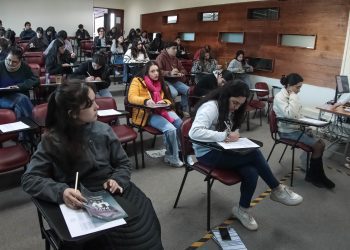 Mil 600 jóvenes rendirán este sábado 1 de junio un nuevo ensayo gratuito de la PAES organizado por el Preuniversitario Solidario UV