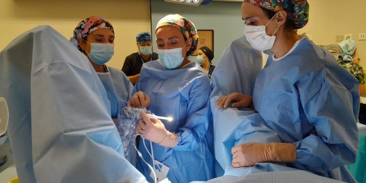 Hospital Dr. Gustavo Fricke aplica por primera vez en la región nueva técnica quirúrgica para abordar la incontinencia urinaria