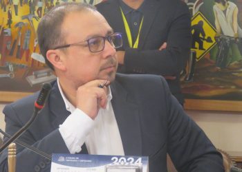 Diputado Cuello pide aclarar si existen clientes de CGE afectados por cobros indebidos en región de Valparaíso
