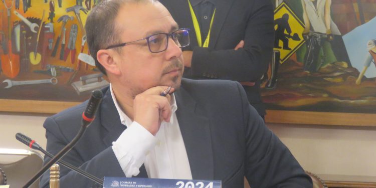 Diputado Cuello pide aclarar si existen clientes de CGE afectados por cobros indebidos en región de Valparaíso