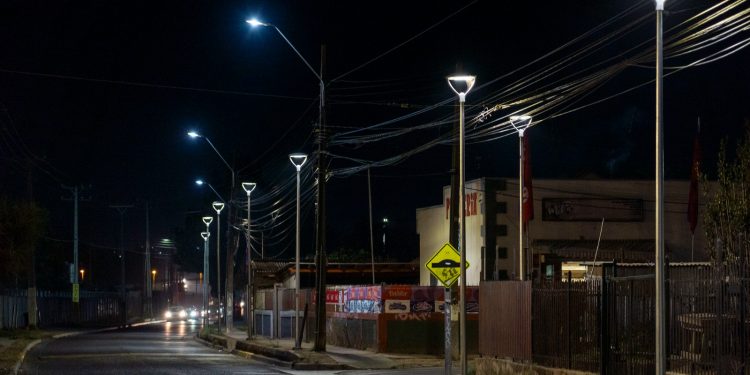 Municipio de Quilpué inaugura iluminación peatonal en Belloto Norte