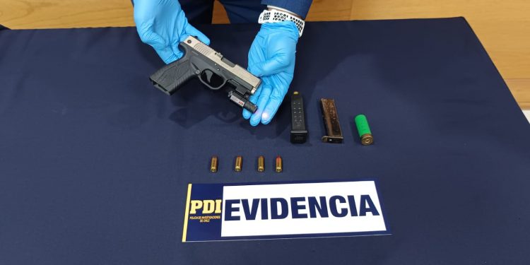 PDI arresta a mujer en San Antonio por porte ilegal de armamento