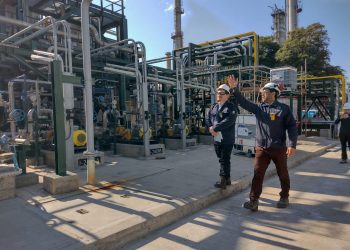 Delegado Cáceres revisó en terreno las operaciones y mejoras en materia medioambiental de ENAP