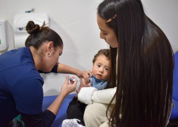 Hospital Carlos Van Buren implementa innovadora inmunización para proteger a niños en riesgo de graves infecciones respiratorias