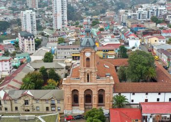 Emblemática Iglesia San Francisco del cerro Barón vuelve a deslumbrar