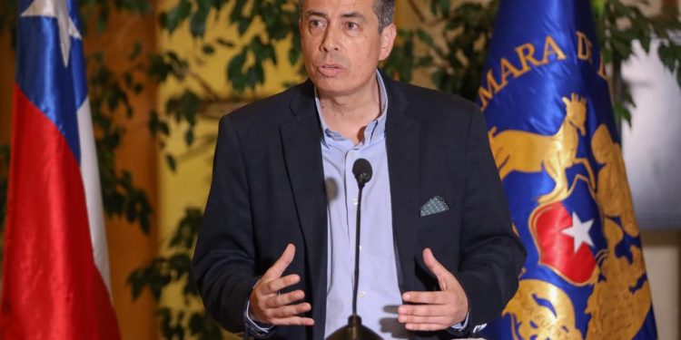 Diputado Andrés Celis solicita respuestas urgentes a autoridades regionales sobre la calidad de las obras y la limitada asistencia a los damnificados del incendio