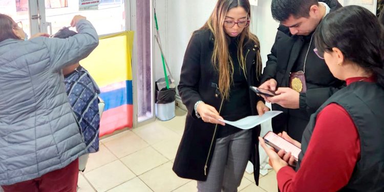 Quillota: PDI realiza fiscalización a extranjeros que trabajaban en barberías