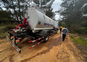 Tres nuevos camiones aljibes permitirán complementar entrega de agua en Laguna Verde