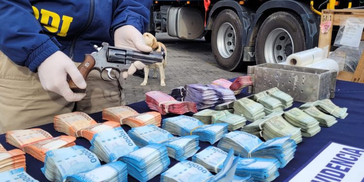 Trabajo coordinado de Aduanas, PDI y Ministerio Público permite desbaratar organización criminal narco en Chile, España y Francia