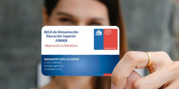 Contraloría resuelve no tomar razón del contrato de Junaeb por licitación de la BAES al considerar que no se ajusta a derecho