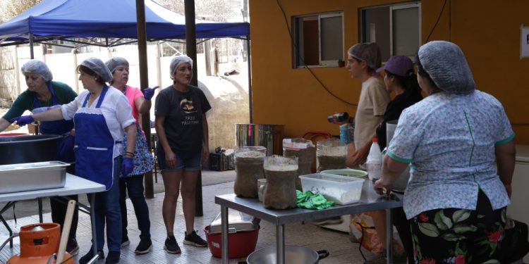 Campaña solidaria para centro de acopio y olla común de Villa Independencia