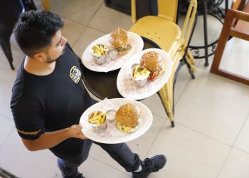 Rubro gastronómico porteño se prepara para regalonear a todas las mamás en su día