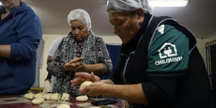 Más de 400 vecinos y vecinas porteñas han participado en Talleres de Panadería