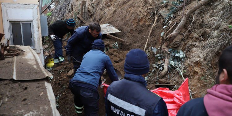 Municipio porteño trabaja en catastro de afectación de viviendas y damnificados por paso de sistema frontal