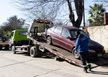 Municipio Abierto de Quilpué comenzó trabajos para retirar autos abandonados de las calles