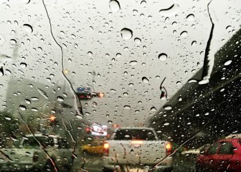 Aumento de accidentes vehiculares por la lluvia: ¿Qué hacer en caso de un choque?