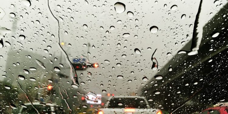 Aumento de accidentes vehiculares por la lluvia: ¿Qué hacer en caso de un choque?