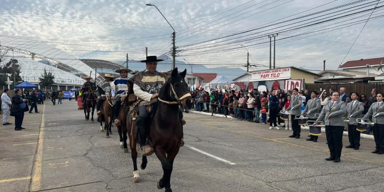 La Calera: Exitoso y masivo desfile por los 180 años de la ciudad