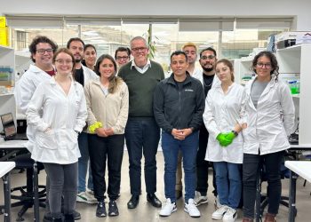 Mamá de Tomás Ross visitó laboratorio científico donde se analizan las distrofias musculares