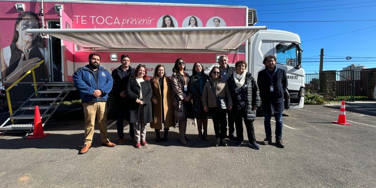 Más de 70 mujeres de Concón realizaron su mamografía anual en Clínica Móvil FALP