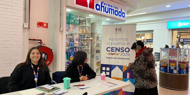 Ine Valparaíso instaló stands de ayuda para responder Censo en línea en la provincia de Valparaíso