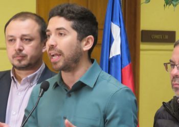 Diputados Oficialistas presentan reforma Constitucional que permite elegir entre sistema de AFPs y el de reparto que rige a uniformados