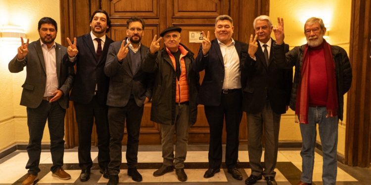 Partido Socialista da “espaldarazo” a Mauricio Viñambres