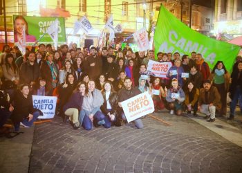 Con figuras regionales del Frente Amplio cerró su campaña a las primarias Camila Nieto