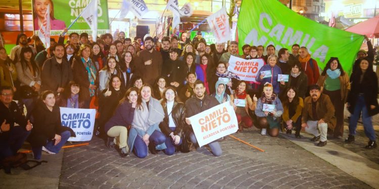Con figuras regionales del Frente Amplio cerró su campaña a las primarias Camila Nieto